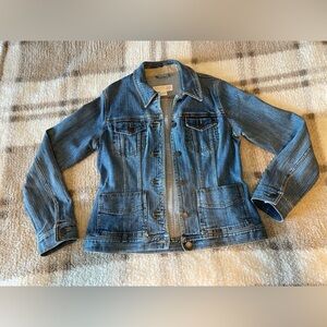 Vintage fitted blue denim Eddie Bauer jacket.